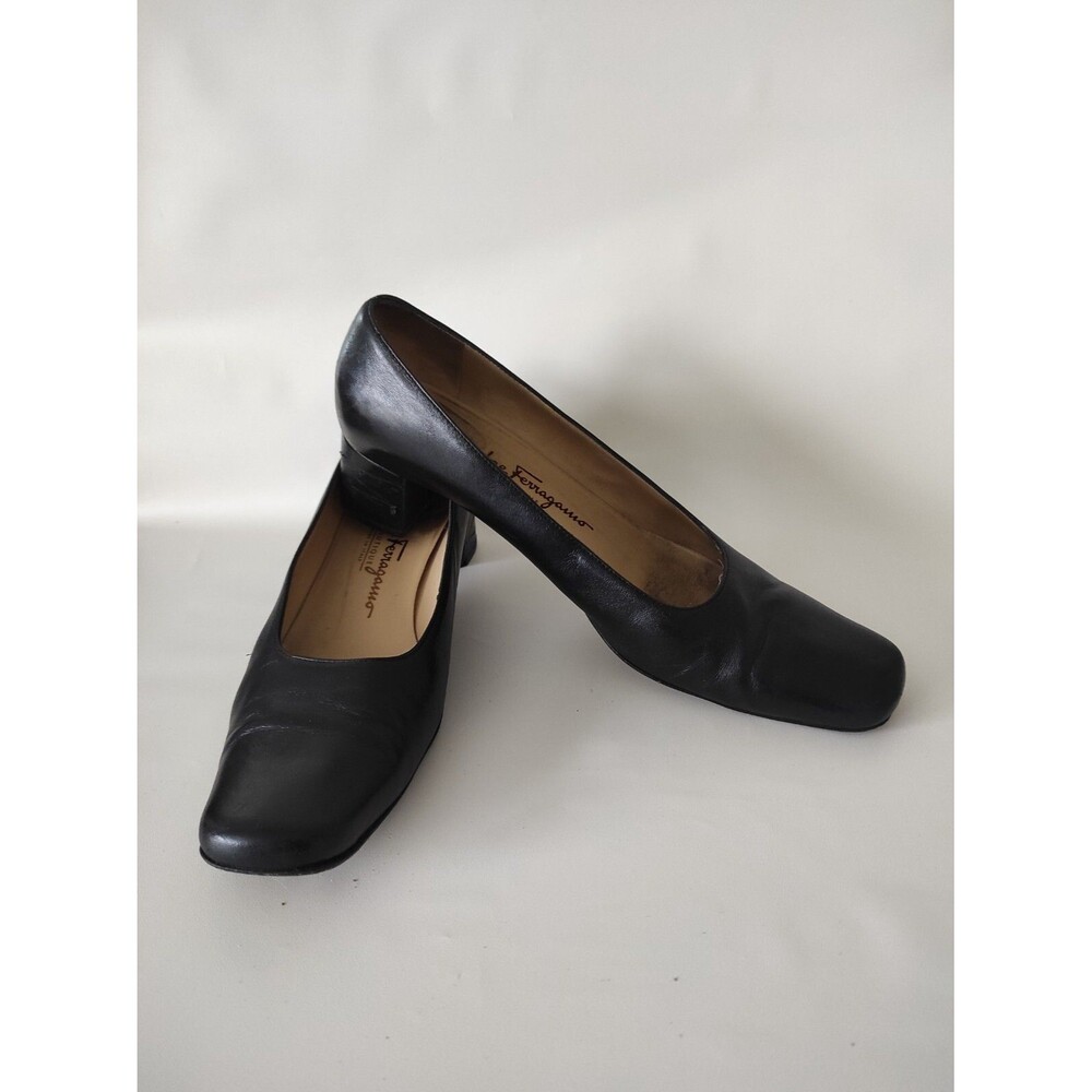 SALVATORE FERRAGAMO Shoes Women's Black Leather Square Toe Pumps; Size 9.5 Italy